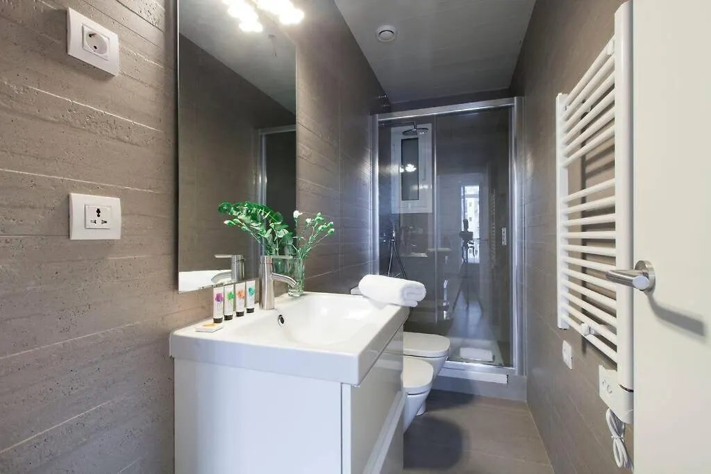 Perfectly Located 4Bed 4Bath Apartment In Barcelona 2 2