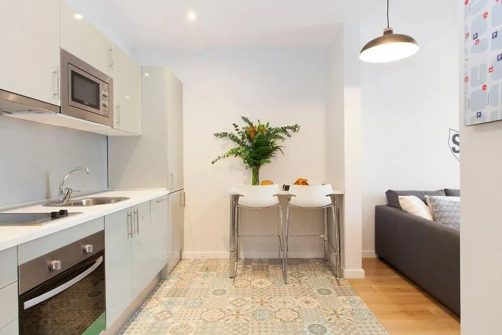 Perfectly Located 4Bed 4Bath Apartment In Barcelona 2 2