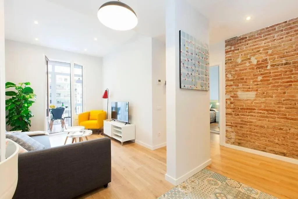 Perfectly Located 4Bed 4Bath Apartment In Barcelona 2 2